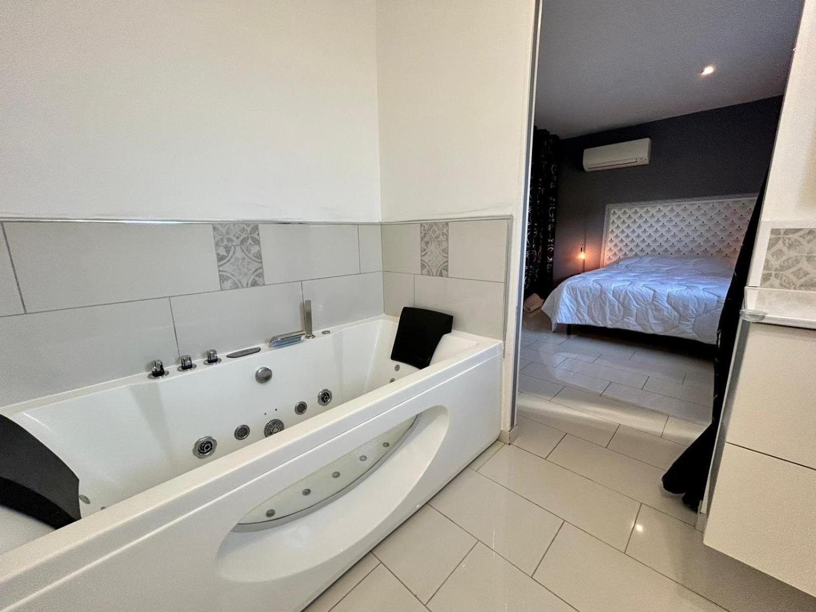 Maison Moderne Au Calme Avec Billard, Jacuzzi, Bain A Remous, Piscine, Babyfoot Labastide-du-Temple Kültér fotó